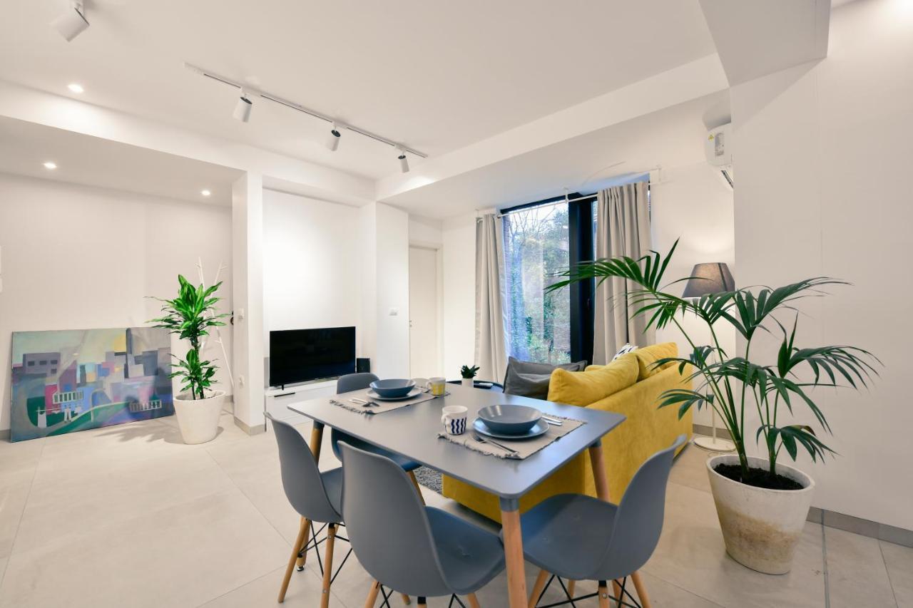 Collective Urban Villa In Tirana Exterior foto